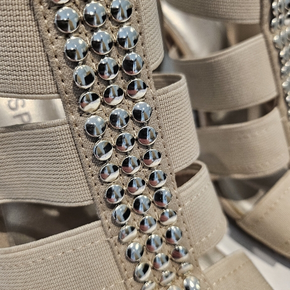 5/$25 AK Sport Heels sz7M cream - Picture 2 of 11